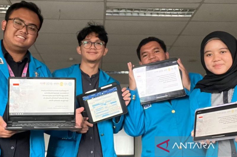 Delegasi mahasiswa Fakultas Kedokteran Universitas Islam Negeri (FK UIN) Syarif Hidayatullah Jakarta yang berhasil meraih medali perak pada ajang sains internasional, World Invention Competition and Exhibition (WICE) 2024. (ANTARA/HO-UIN Jakarta)