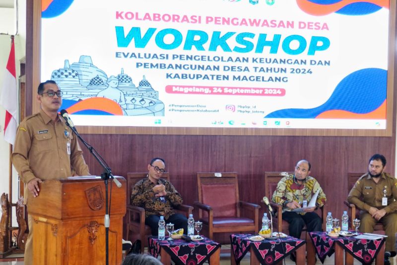 Asisten Pemerintahan dan Kesra Setda Kabupaten Magelang Bambang Hermanto menyampaikan sambutan pada kegiatan workshop evaluasi pengelolaan keuangan dan pembangunan desa di Kabupaten Magelang tahun 2024. ANTARA/HO - Bagian Prokompim Kabupaten Magelang