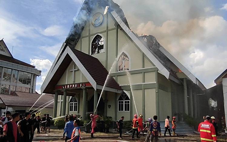 Gereja Maranatha Terbakar (Foto : PATHUR)