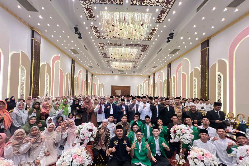 Ketua Pengurus Cabang Istimewa Nahdlatul Ulama (PCINU) Mesir mengelar peringatan Maulid Nabi Muhammad SAW di gedung Capital Palace, Kairo, Minggu (22/9/2024). (ANTARA/HO-NU Mesir)
