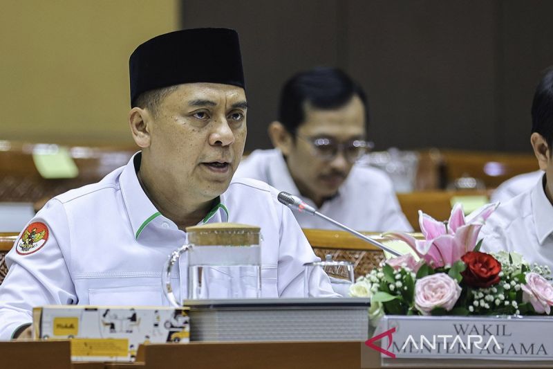 Raker Komisi VIII DPR dengan Menag ditunda. Wakil Menteri Agama Saiful Rahmat Dasuki mengikuti rapat kerja dengan Komisi VIII DPR di Kompleks Parlemen, Senayan, Jakarta, Senin (23/9/2024). ANTARA FOTO/Dhemas Reviyanto/Spt.