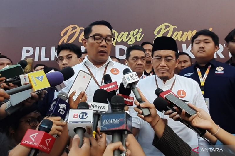 Pasangan calon gubernur dan wakil gubernur nomor urut 1 Pilkada Jakarta 2024 Ridwan Kamil-Suswono usai menghadiri acara Deklarasi Kampanye Damai Pemilihan Gubernur dan Wakil Gubernur DKI Jakarta Tahun 2024 di Jakarta, Selasa (24/9/2024). ANTARA/Lia Wanadriani Santosa