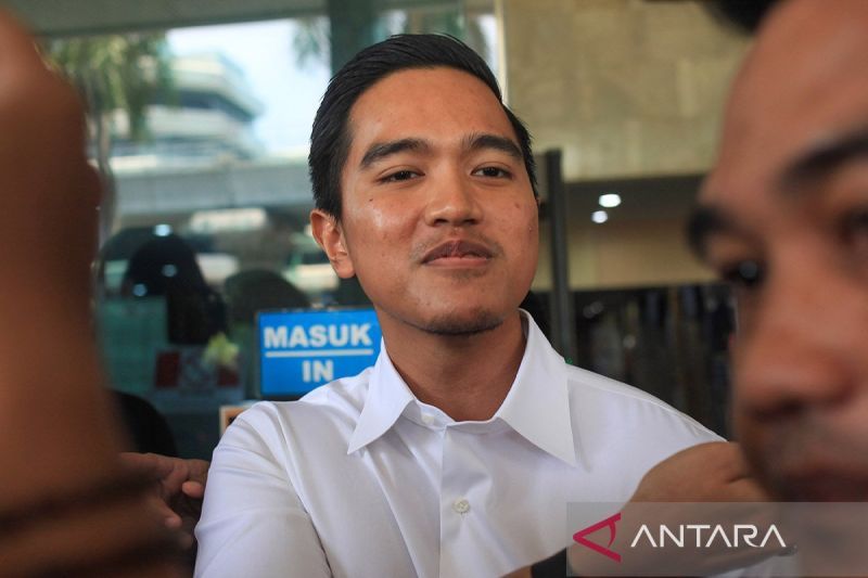 Ketua Umum Partai Solidaritas Indonesia (PSI) Kaesang Pangarep menjawab pertanyaan jurnalis usai memberikan klarifikasi terkait dengan jet pribadi di Gedung ACLC Komisi Pemberantasan Korupsi (KPK), Jakarta, Selasa (17/9/2024). ANTARA FOTO/Reno Esnir/app/foc/am.