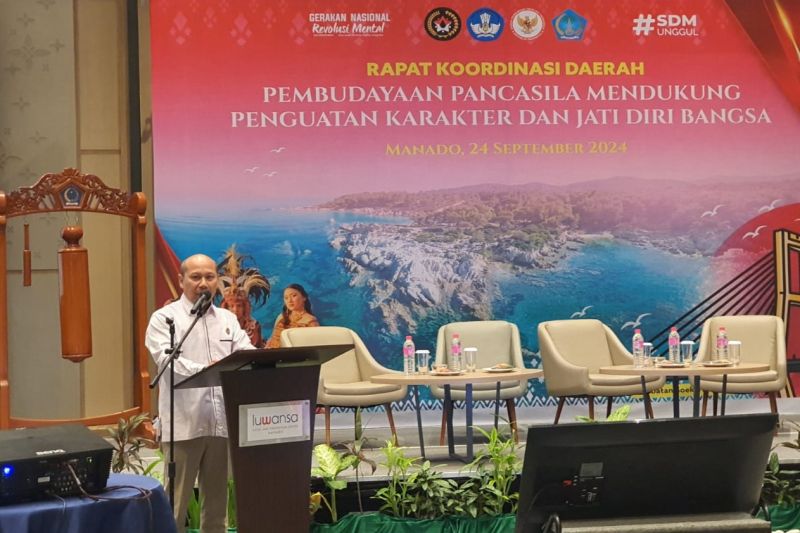 Deputi Bidang Koordinasi Revolusi Mental, Pemajuan Kebudayaan, dan Prestasi Olahraga Kementerian Koordinator Pembangunan Manusia dan Kebudayaan Warsito dalam Rapat Koordinasi Daerah di Provinsi Sulawesi Utara yang mengusung tema Pembudayaan Pancasila dalam Rangka Mendukung Penguatan Karakter dan Jati Diri Bangsa di Manado, Sulawesi Utara, Selasa (24/9/2024). ANTARA/HO-Kemenko PMK.
