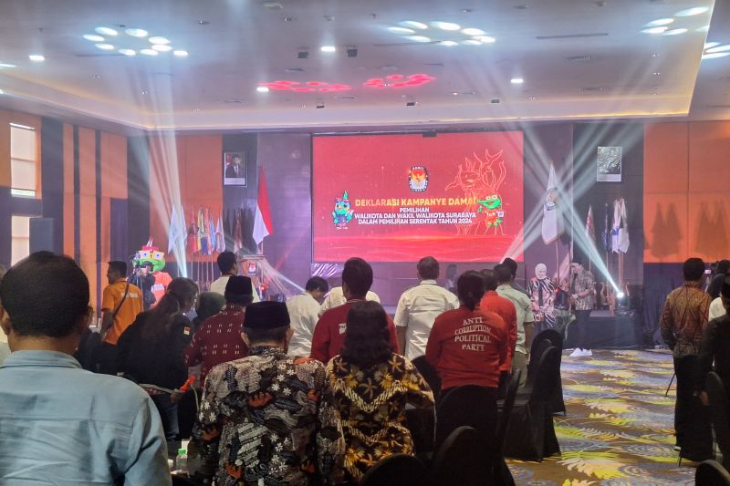 Suasana pelaksanaan deklarasi damai yang digelar oleh KPU Kota Surabaya (ANTARA/Indra Setiawan)