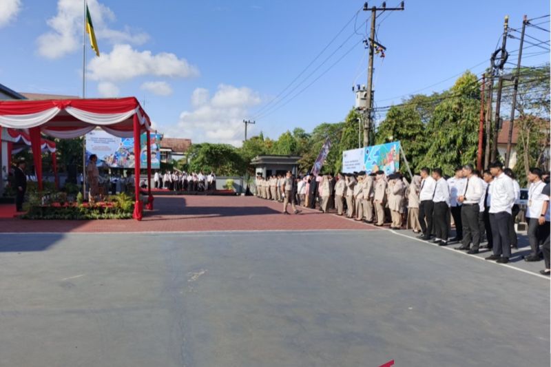 Wakil Menteri Agraria dan Tata Ruang/Badan Pertanahan Nasional (ATR/BPN), Raja Juli Antoni memimpin upacara peringatan Hari Undang-Undang Pokok Agraria (UUPA) di halaman Kantor Wilayah ATR/BPN Kalimantan Timur. ( Diskominfo Kaltim).