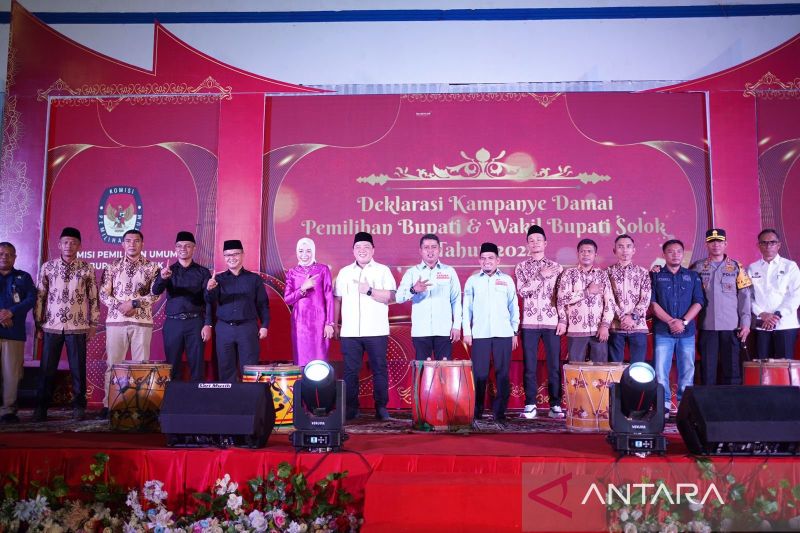 KPU Kabupaten Solok saat deklarasi kampanye damai bersama tiga paslon bupati. ANTARA/HO-Diskominfo Kabupaten Solok