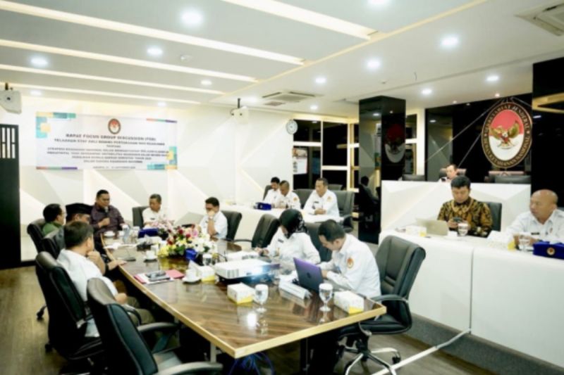 Suasana FGD "Telaahan Staf Ahli Bidang Pertahanan dan Keamanan Nasional", antara Bawaslu dengan Dewan Ketahanan Nasional (Wantannas), di Jakarta, Selasa (24/9/2024). ANTARA/HO-Bawaslu