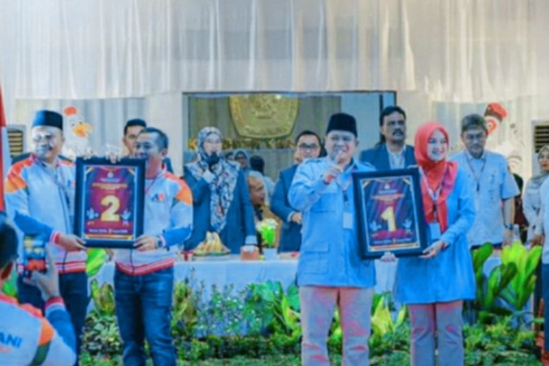 Pengundian nomor urut pasangan calon bupati dan wakil bupati Karawang. (ANTARA/HO-KPU Karawang)