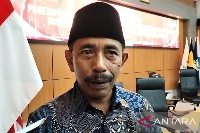 Ketua Komisi Pemilihan Umum (KPU) Provinsi Sumatera Barat (Sumbar) Surya Efitrimen. (ANTARA/Muhammad Zulfikar).
