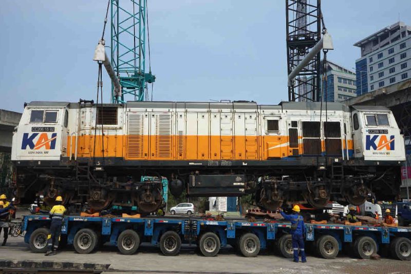 KAI Logistik kirim bertahap empat lokomotif dan 120 gerbong datar. ANTARA/HO-Humas KAI Logistik