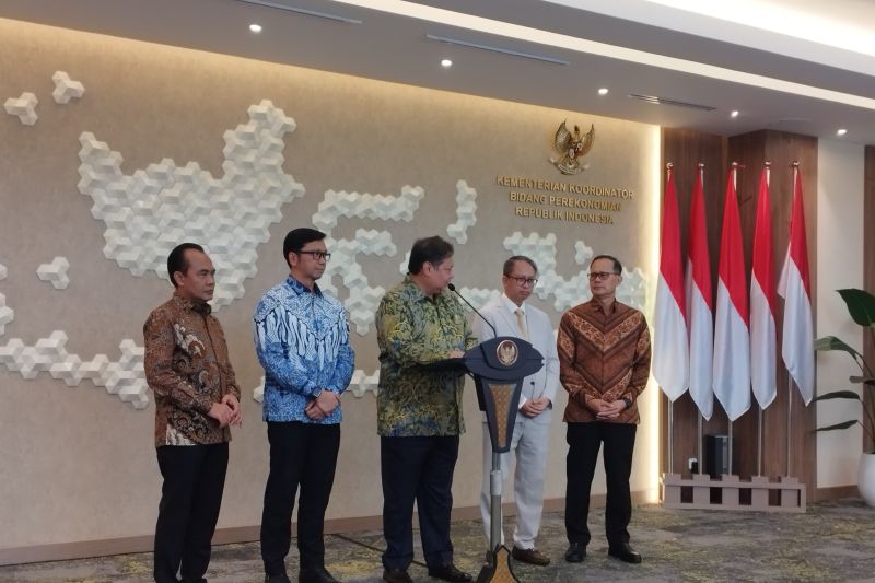 Menteri Koordinator Bidang Perekonomian Airlangga Hartarto saat konferensi pers Pengajuan Keanggotaan Indonesia dalam Comprehensive and Progresive Trans-Pasific Partnership Agreement (CPTPP) di Jakarta, Rabu (25/9/2024) (ANTARA/Bayu Saputra)