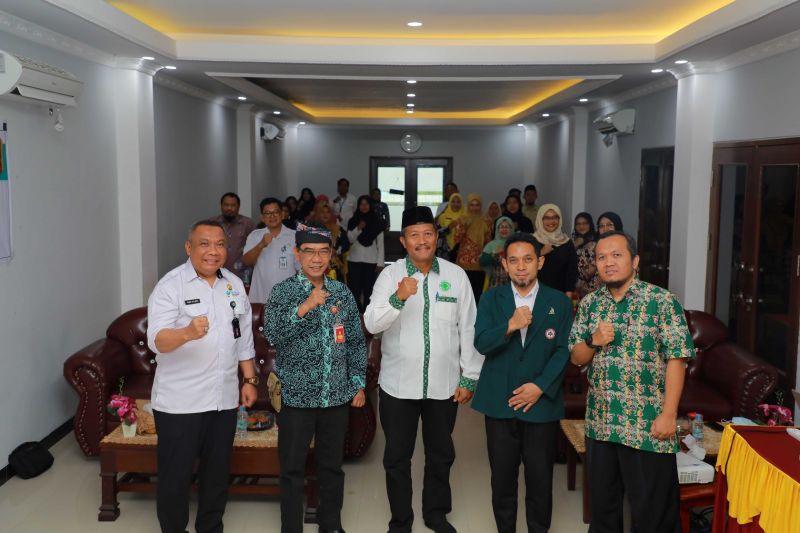 Staf Ahli bidang Hukum, Kesatuan Bangsa dan Pemerintahan Sekretariat Daerah (Setda) Kaltara, Robby Yuridi Hatman saat membuka secara resmi kegiatan Regional Immunization Champions Workshop Pediatric Association Advocacy For Immunization Priorities di Tanjung Selor, Bulungan, Rabu (25/9). (ANTARA/HO-DKISP Kaltara)