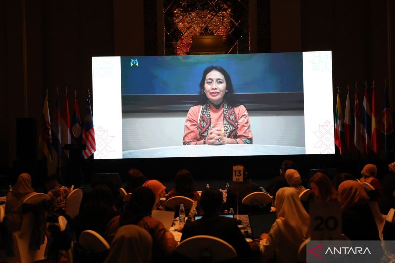 Menteri Pemberdayaan Perempuan dan Perlindungan Anak Bintang Puspayoga hadir secara daring di acara 2024 ASEAN ICT Forum on Child Online Protection, di Bali. (ANTARA/HO-KemenPPPA)