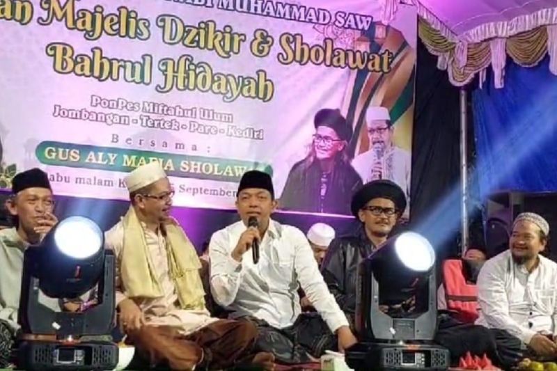 Calon Wakil Gubernur Jatim nomor urut 3 Gus Hans di Pondok Pesantren Miftahul Ulum, Dusun Jombangan, Desa Tertek, Kecamatan Pare, Kabupaten Kediri, Jawa Timur. ANTARA/ HO-panitia