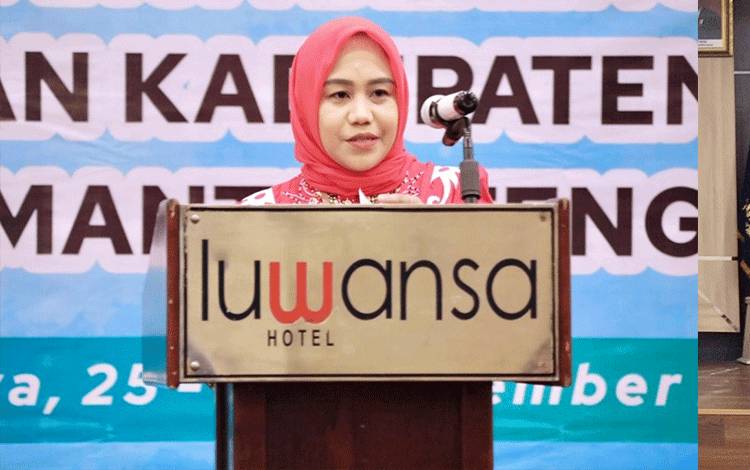 Ketua Panitia Wilna Silvany Pertemuan Perencanaan DP3APPKB bersama Kabupaten/Kota se-Kalteng, di Palangka Raya, Kamis, 26 September 2024. (FOTO:FERI)