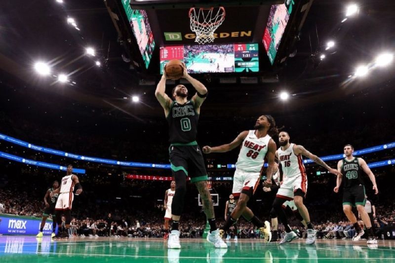 Arsip foto - Aksi pemain Boston Celtics, Jayson Tatum. (Getty Images via AFP/MADDIE MEYER)
