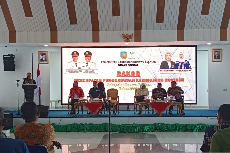 Pemkab Konawe Selatan saat menggelar Rakor terkait pencegahan stunting dan kemiskinan ekstrem di Andoolo, Kamis (26/9/2024). ANTARA/Ardian Lusa