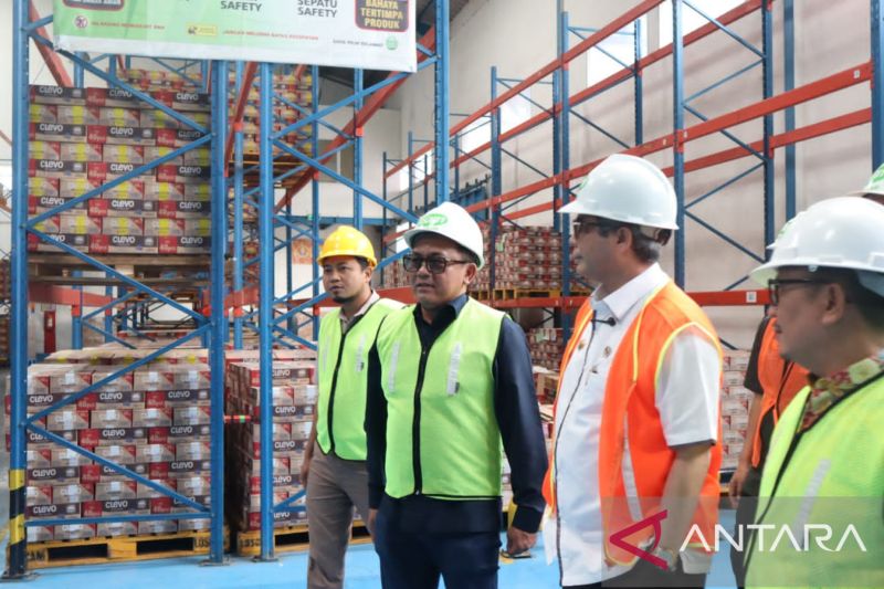 Pabrik pengolahan susu PT Industri Susu Alam Murni (ISAM) yang dikelola oleh Gabungan Koperasi Susu Indonesia (GKSI) di Bandung, Jawa Barat, Jumat (3/2/2023). ANTARA/HO-Kementan