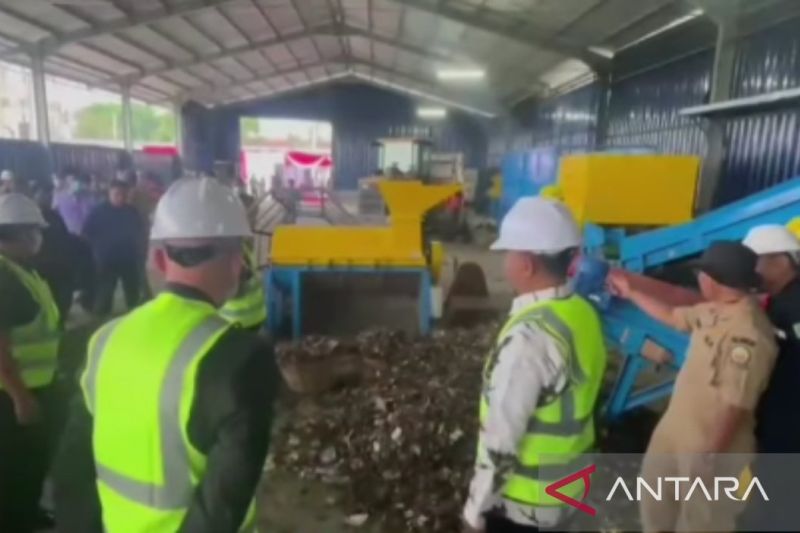 Peresmian dan pengoperasian tempat pengelolaan sampah terpadu di Kabupaten Bangkalan, Jawa Timur. ANTARA/HO-Pemkab Bangkalan