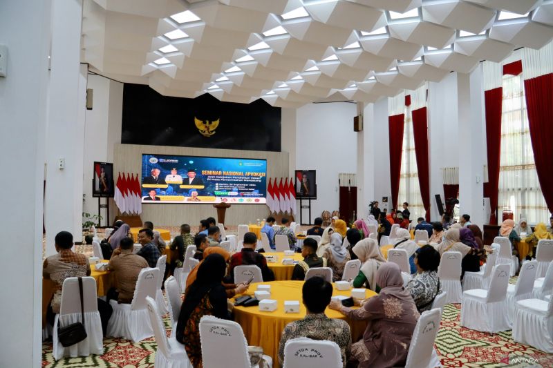 Pelaksana Harian (Plh) Sekretaris Daerah Provinsi Kalbar, Linda Purnama, saat mewakili Penjabat Gubernur Kalbar dalam seminar yang diadakan oleh Dewan Pimpinan Wilayah Aliansi Pendidikan Vokasional Seluruh Indonesia (APVOKASI) Kalbar, Kamis. ANTARA/Rendra Oxtora