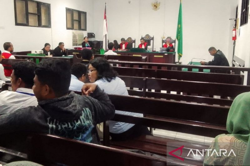 Satu terdakwa narkotika atas nama Falen Mailuhu divonis 2,5 tahun penjara oleh majelis hakim PN Ambon. (26/9) (ANTARA/daniel/)
