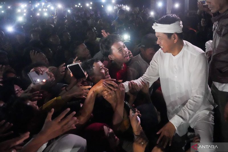Calon Gubernur Jawa Barat Dedi Mulyadi saat kegiatan KDM Menyapa. (ANTARA/Ali Khumaini/dok)