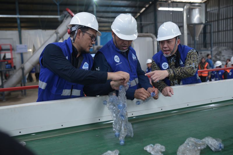 Fasilitas daur ulang (Aggregation Center) yang dikembangkan Aqua bersama Popsea di Samarinda, Kalimantan Timur. (Antara/HO/Danone Indonesia)