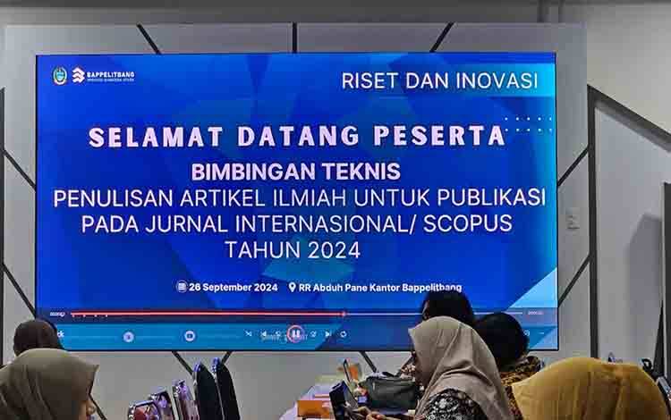 Kegiatan Dekan Ekonomi dan Bisnis USU Jadi Narasumber Bimtek Penulisan Artikel Ilmiah untuk Publikasi pada Jurnal Internasional. (FOTO: Dokumentasi Prof Rahmawaty untuk Borneonews)