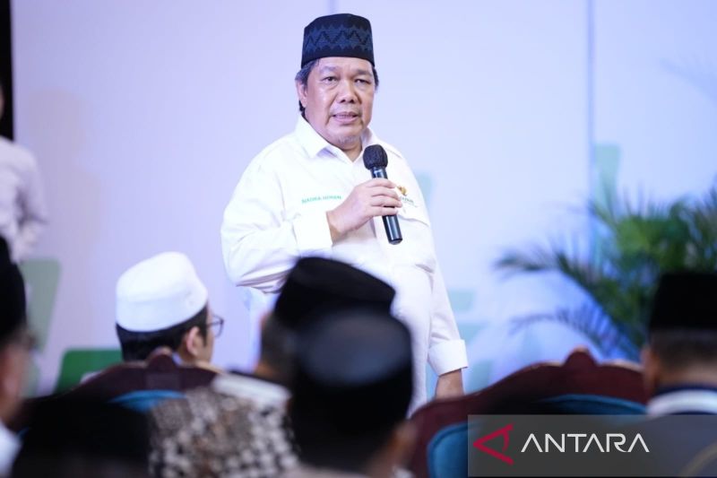Pimpinan Badan Amil Zakat Nasional (Baznas) RI Bidang Transformasi Digital Nasional Nadratuzzaman Hosen, dalam Rapat Koordinasi Nasional (Rakornas) Baznas 2024 di Balikpapan pada Kamis (26/9/2024). (ANTARA/HO-Baznas RI)