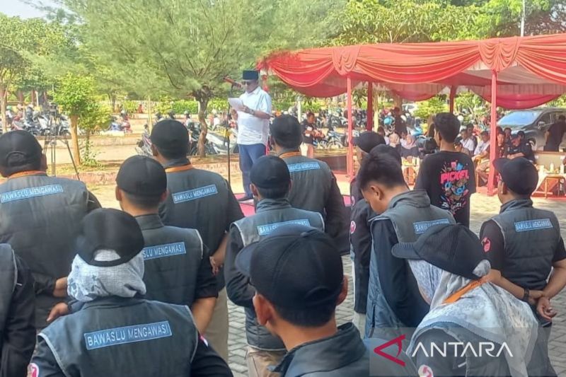 Penjabat Bupati Kudus M. Hasan Chabibie saat Apel Siaga Tahapan Pengawasan Pilkada 2024 di Balai Jagong Kudus, Jawa Tengah. ANTARA/Akhmad Nazaruddin Lathif