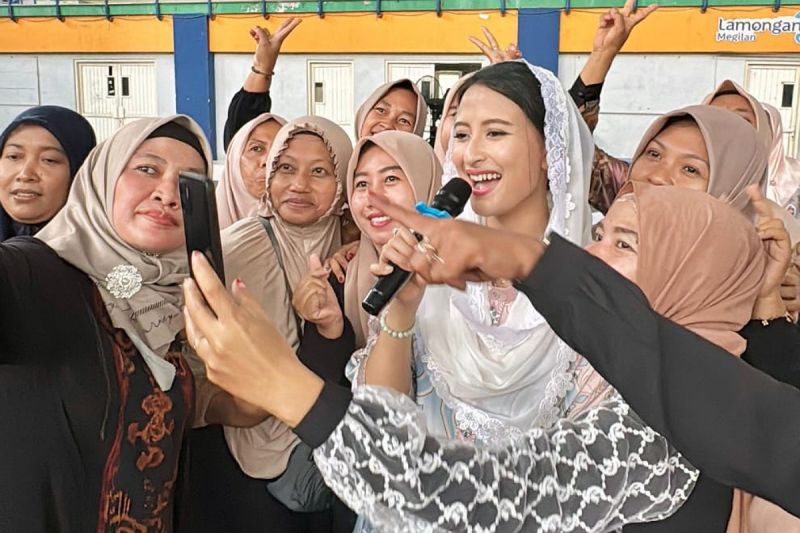 Anggota Komisi VII DPR Dyah Roro Esti saat kunjungan kerja ke daerah pemilihannya di Gresik dan Lamongan, Jawa Timur. ANTARA/Dokumentasi pribadi