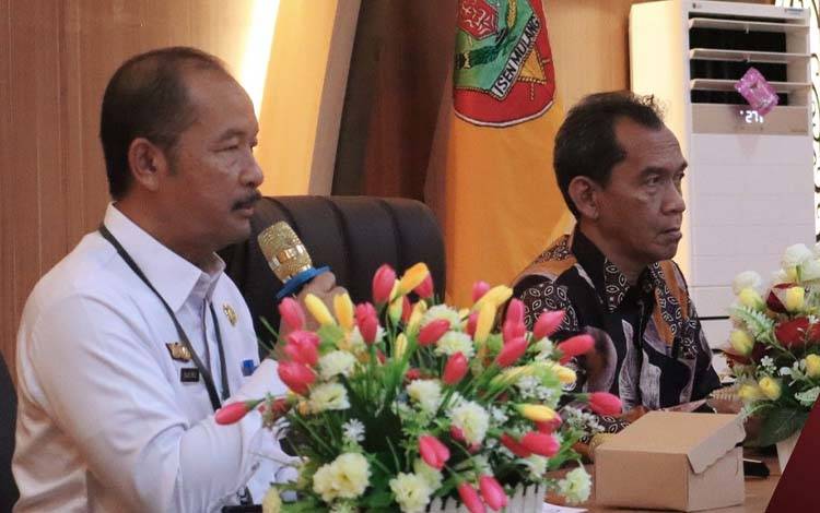 Inspektur Inspektorat Daerah Kalteng, Saring (kiri). (FOTO: INSPEKTORAT KALTENG)