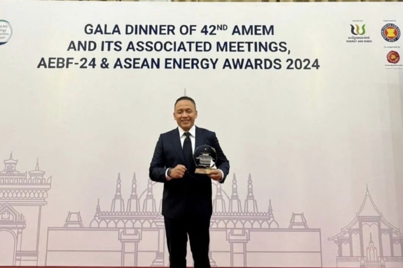 Holding Perkebunan Nusantara melalui PTPN IV PalmCo kembali meraih ASEAN Energy Awards sebagai The Winner of the CHP Generation of the ASEAN Renewable Energy Awards 2024 untuk kategori ASEAN Renewable Energy Project di Vientiane Laos, Jumat (27/09/2024). (ANTARA/HO-PTPN IV Palmco Regional III)