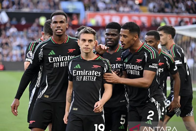 Arsip - Pemain Arsenal Leandro Trossard berselebrasi dengan "dingin" saat merayakan golnya ke gawang Aston Villa dalam kemenangan 2-0 pada ajang Liga Inggris di Villa Park, Sabtu (24/8/2024). (ANTARA/Arsenal)