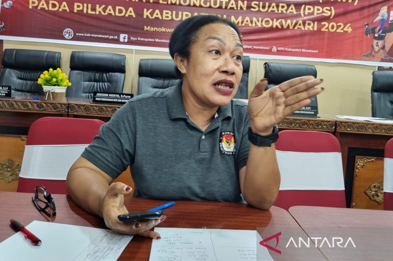 Ketua KPU Kabupaten Manokwari Christine R. Rumkabu (ANTARA/Ali Nur Ichsan)
