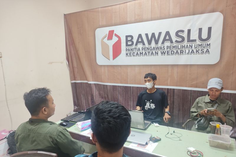 Penerimaan pendaftaran pengawas tempat pemungutan suara (PTPS) Pemilihan Kepala Daerah (Pilkada) Pati 2024 di Kantor Bawaslu Pati, Jawa Tengah. ANTARA/HO-Bawaslu Pati
