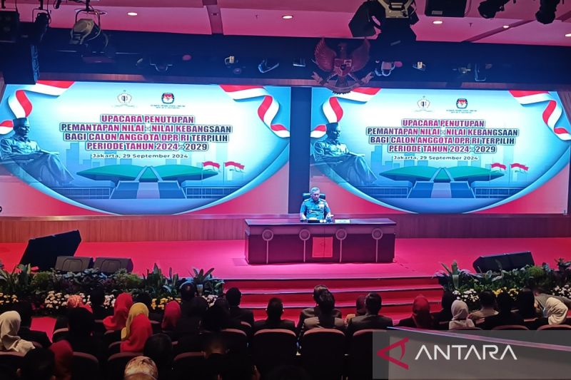 Pelaksana tugas (Plt.) Gubernur Lembaga Ketahanan Nasional (Lemhannas) Letnan Jenderal TNI Eko Margiyono, menjadi pembina upacara penutupan kegiatan Penutupan Pemantapan Nilai-Nilai Kebangsaan bagi Calon Anggota DPR RI Terpilih Periode 2024-2029 di Gedung Lemhannas RI, Jakarta, Minggu (29/9/2024). ANTARA/Donny Aditra