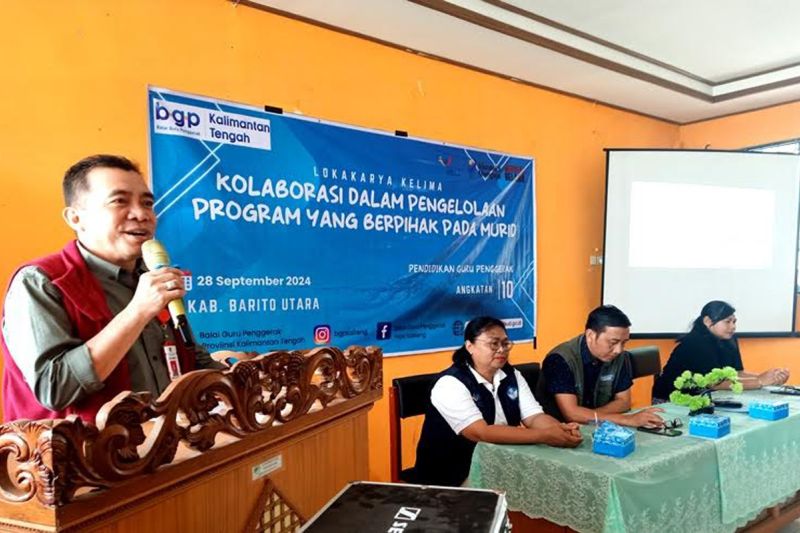 Kepala Dinas Pendidikan Barito Utara Syahmiluddin A Surapat saat memberikan sambutan pada pembukaan lokakarya lima calon guru penggerak angkatan 10 Tahun 2024 yang dilaksanakan di Muara Teweh, Sabtu (28/9/2024). ANTARA/Dokumen Pribadi