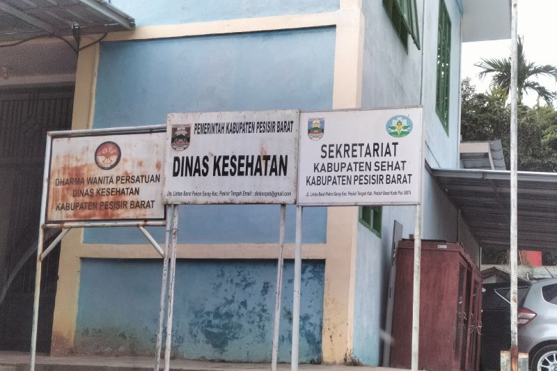 Iluatras i- Kantor Dinas Kesehatan Kabupaten Pesisir Barat, Lampung. (ANTARA/Riadi Gunawan)