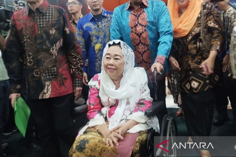 Istri presiden ke-4 Republik Indonesia Abdurrahman Wahid, Sinta Nuriyah, di kompleks parlemen, Jakarta, Minggu (29/9/2024). ANTARA/Bagus Ahmad Rizaldi