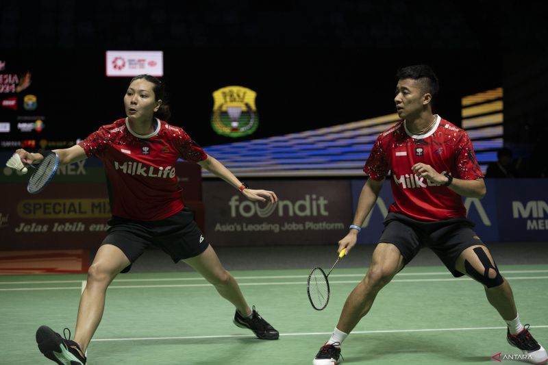 Pebulu tangkis ganda campuran Indonesia Gloria Emanuelle Widjaja (kiri) dan Dejan Ferdinansyah. ANTARA FOTO/Aprillio Akbar/rwa.
