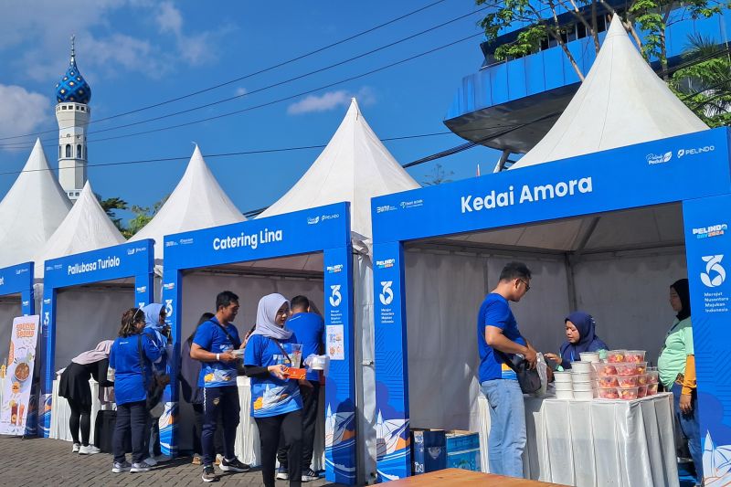 Gerai UMKM yang meramaikan jalan sehat PT Pelindo Regional IV di Makassar, Minggu (29/09/2024). ANTARA/Nur Suhra Wardyah