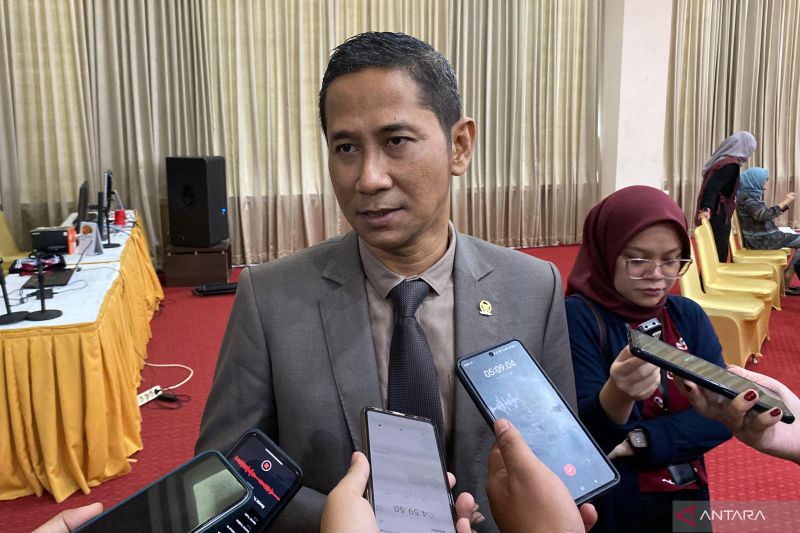 Anggota sekaligus Juru Bicara Komisi Yudisial (KY) Mukti Fajar Nur Dewata. ANTARA/Fath Putra Mulya