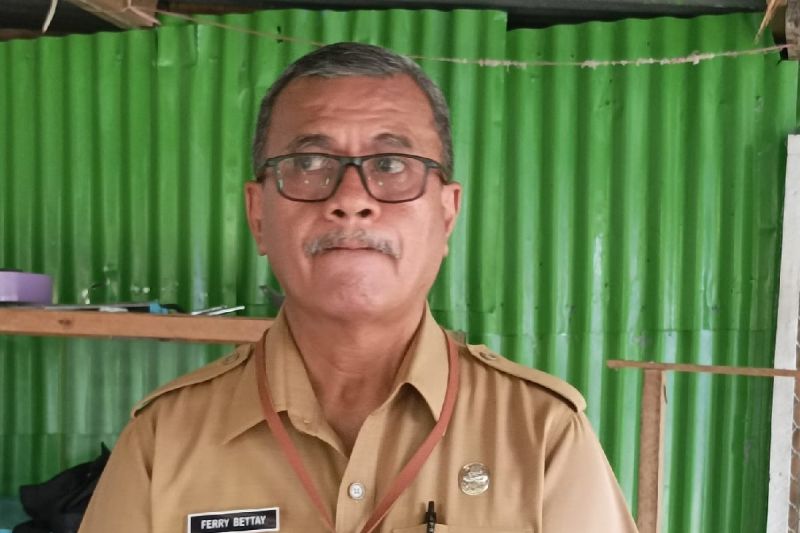 Kepala Dinas Sosial Kabupaten Biak Numfor, Papua Ferry Bettay.ANTARA/Muhsidin