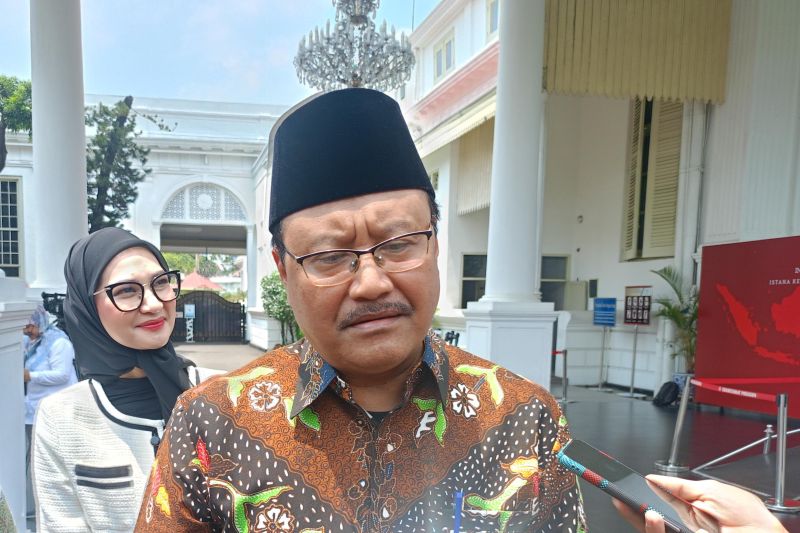 Sekjen PBNU sekaligus Menteri Sosial Saifullah Yusuf (Gus Ipul) memberikan keterangan kepada wartawan di Istana Kepresidenan, Jakarta, Senin (30/9/2024). ANTARA/Rangga Pandu Asmara Jingga