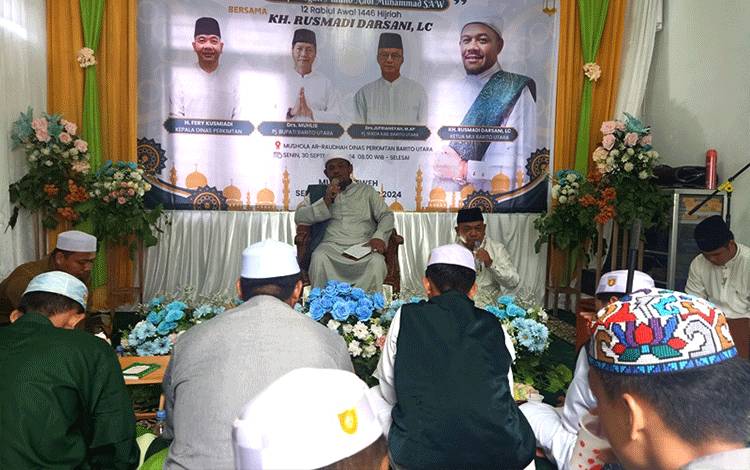 Keluarga besar Dinas Perkimtan Barito Utara melaksanakan acara Peringatan Maulid Nabi Muhammad SAW 1446 Hijriah di Mushola Ar Raudah, Senin 30 September 2024.(foto: Dhani)