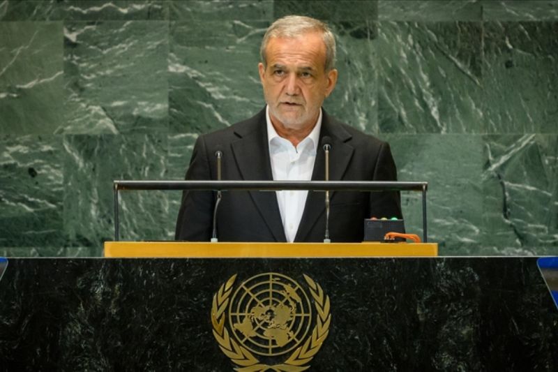 Presiden Iran Masoud Pezeshkian pada Selasa (24/9/2024) menyatakan kesediaan negaranya untuk berinteraksi dengan pihak-pihak yang terlibat dalam kesepakatan nuklir saat menyampaikan pidato pada Sidang Umum ke-79 PBB di New York, membuka kemungkinan pembaruan perundingan. /ANTARA/Anadolu/py