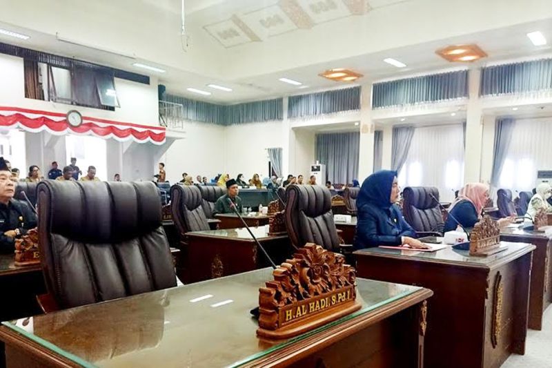 Rapat paripurna IV DPRD Barito Utara dalam rangka penyampaian pendapat akhir fraksi-fraksi terhadap Raperda tentang Perubahan APBD 2024 dan rapat paripurna RPJMD 2025-2045 kabupaten setempat batal dilaksanakan, karena tidak memenuhi kuorum, di Muara Teweh, Senin (30/9/2024).ANTARA/Dokumen Pribadi
