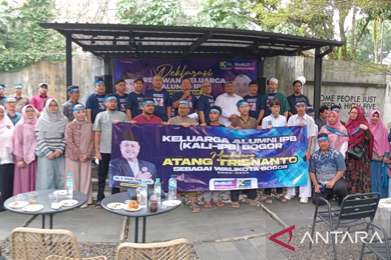 Keluarga Alumni IPB menyampaikan dukungannya untuk Cawalkot Bogor nomor urut 2, Atang Trisnanto. (ANTARA/HO-tim Atang Trisnanto)